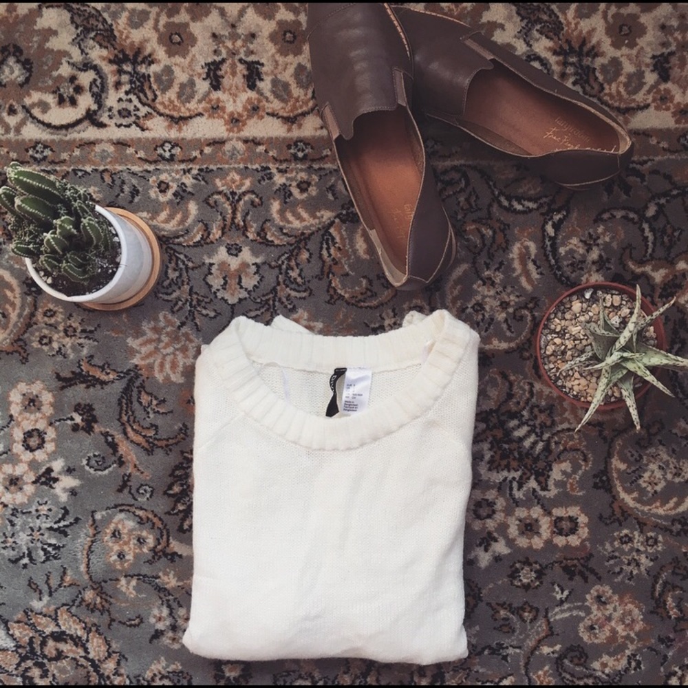 H&M: DIVIDED Wide-Sleeve White Knit Sweater